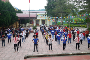 HOẠT ĐỘNG THỂ DỤC GIỮA GIỜ Ở TRƯỜNG THCS XÃ THANH LONG